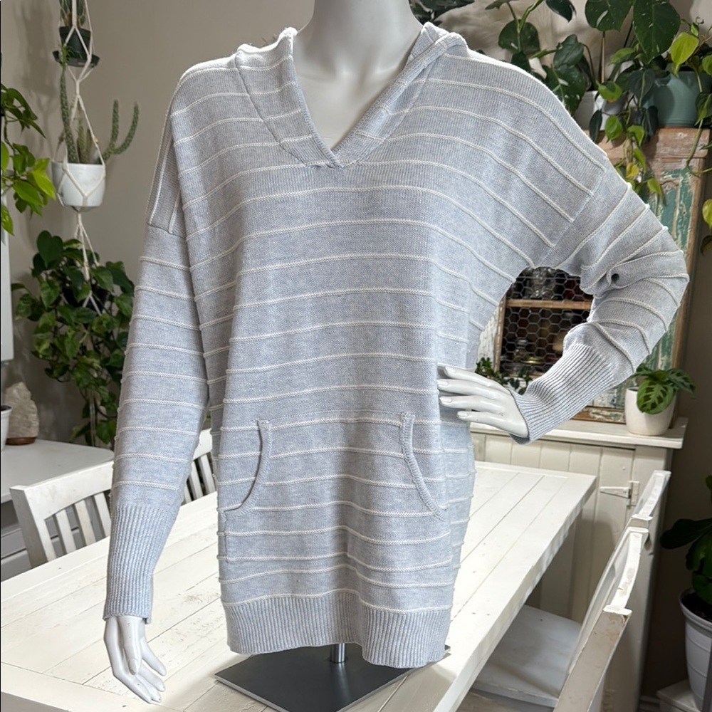 Tahari size large Powder Blue Striped Hoodie Sweater hoodie